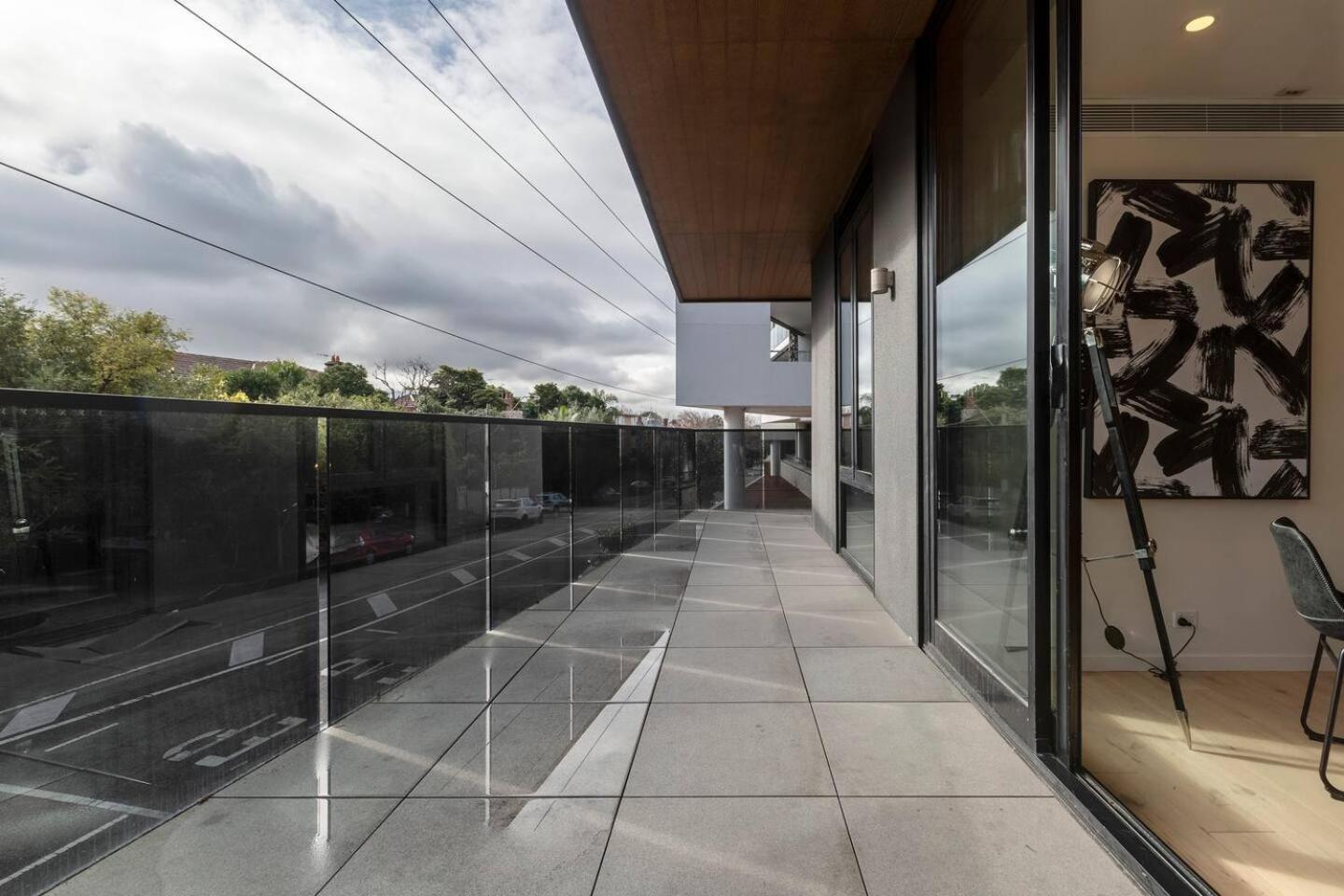 Trendy New York-Style Condo In Vibrant St Kilda Melbourne Exterior photo