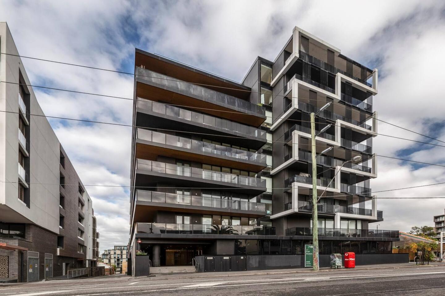 Trendy New York-Style Condo In Vibrant St Kilda Melbourne Exterior photo