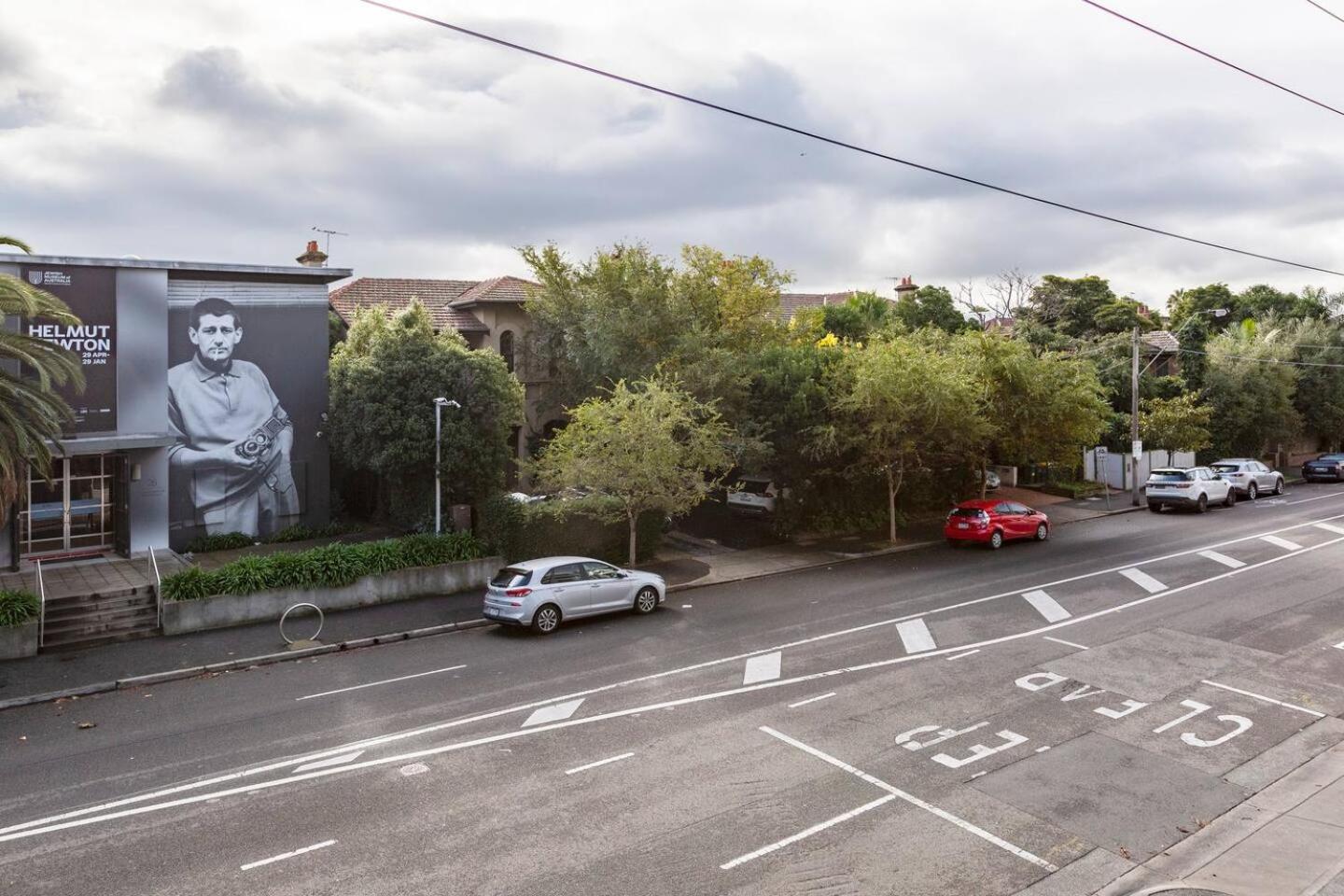 Trendy New York-Style Condo In Vibrant St Kilda Melbourne Exterior photo